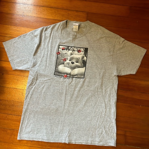 Disney Winnie the Pooh 🐻 🍯 XL Gray tee , great condition and very nice graphic - Picture 2 of 7